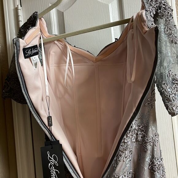 La FEMME Evening Gown Applique Detail Prom Evening Bridal renaissance NWT - Picture 10 of 11